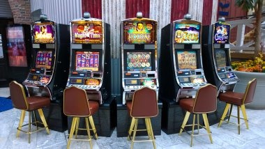 jackpot 168 mobile app interface showing slot games and sportsbook markets